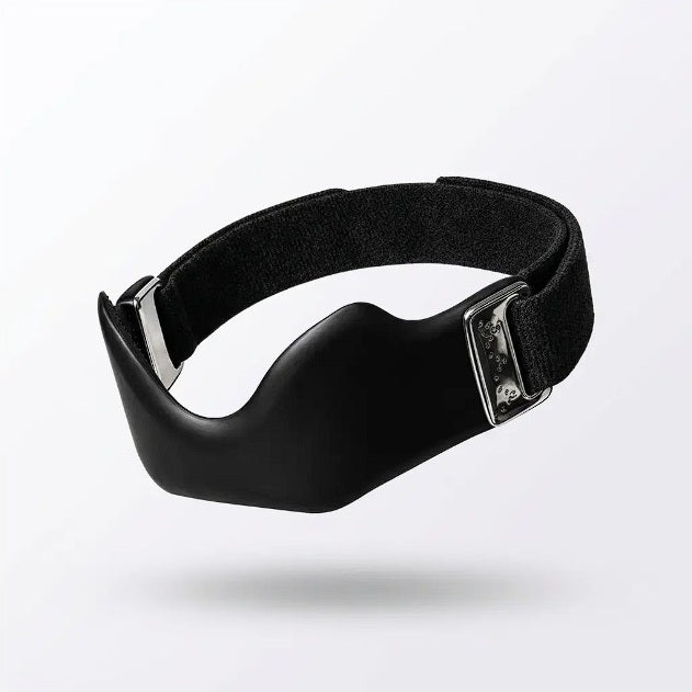 Sangle de genou noire à coque rigide, bande élastique et boucles métal, sur fond clair